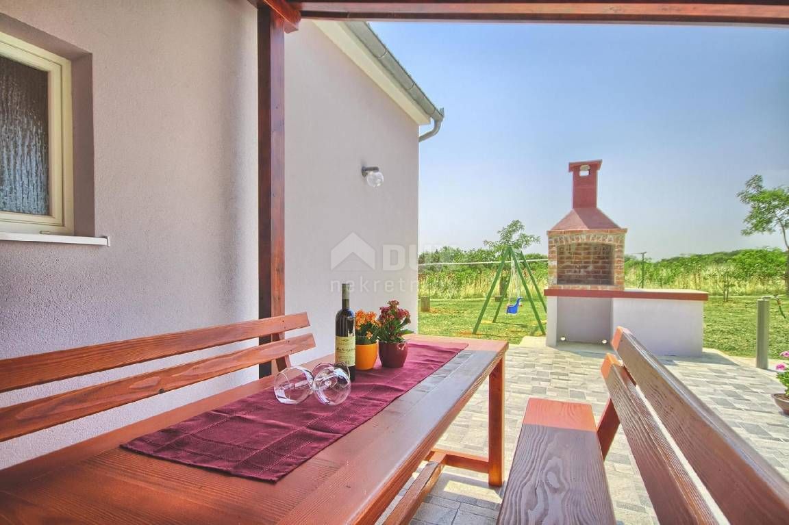 ISTRIA, VALTURA! Una bella casa su un piano con un ampio giardino