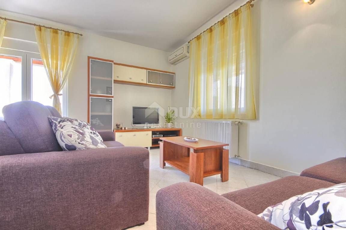 ISTRIA, VALTURA! Una bella casa su un piano con un ampio giardino