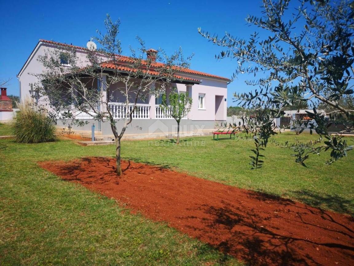 ISTRIA, VALTURA! Una bella casa su un piano con un ampio giardino
