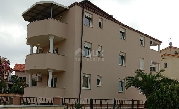 ISTRIA, MEDULINO - Casa con 6 appartamenti a 400 metri dal mare