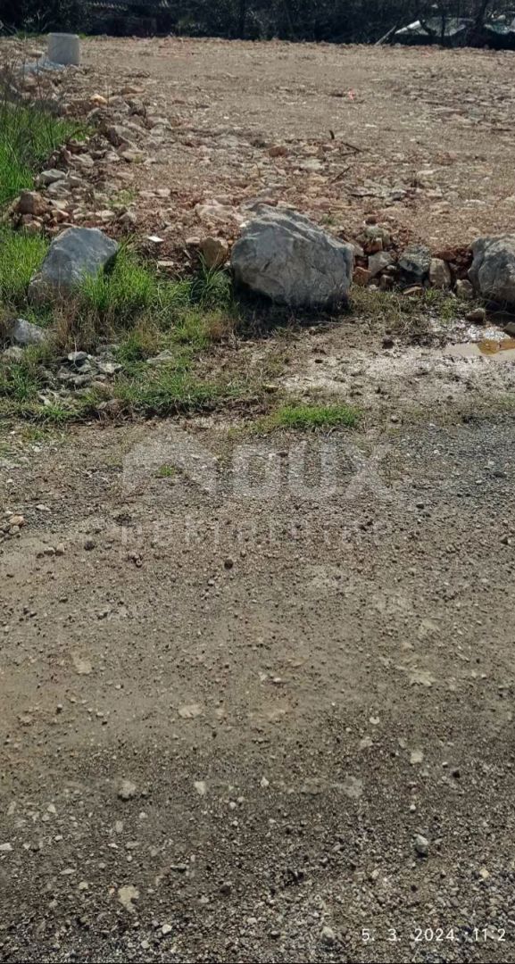 OMIŠALJ - terreno edificabile 768 m2, posizione eccellente