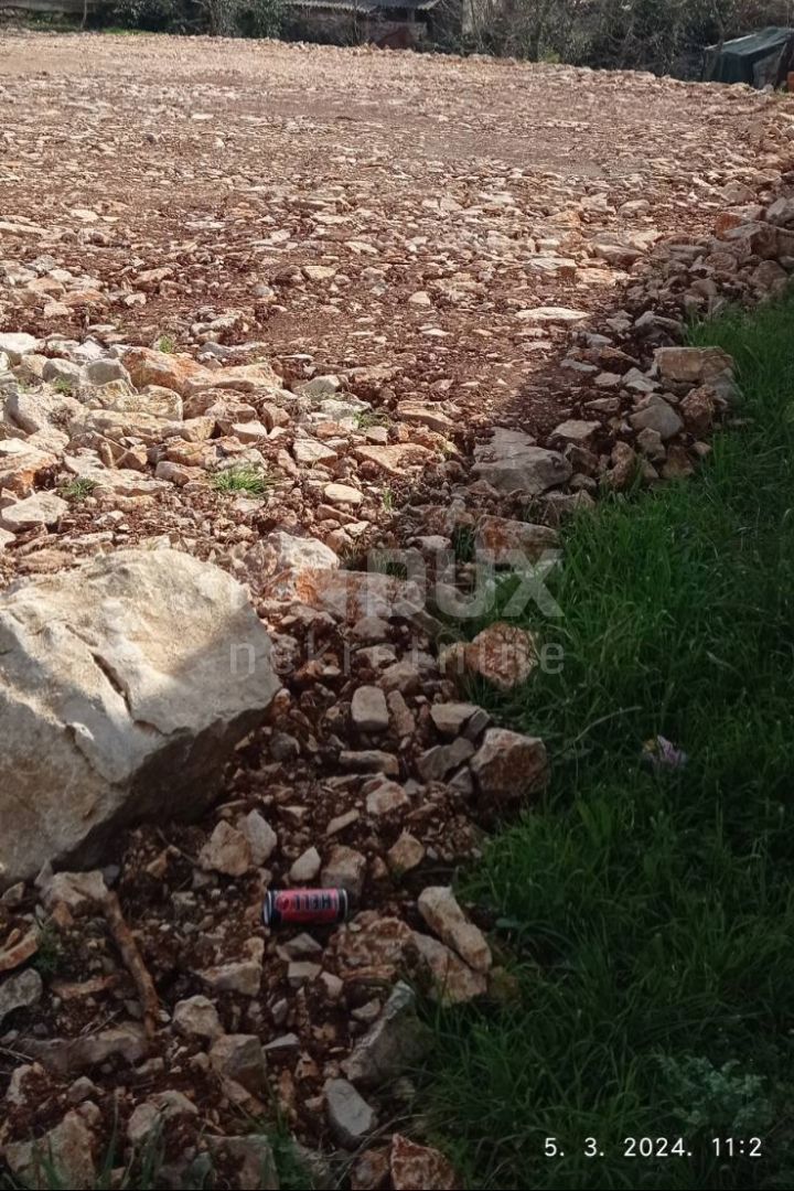 OMIŠALJ - terreno edificabile 768 m2, posizione eccellente