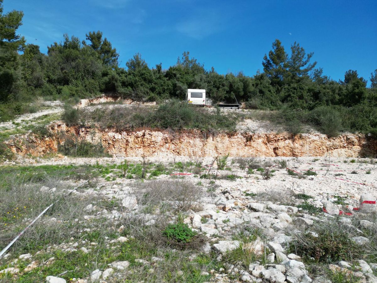 LABIN, SVETA MARINA- vecchia casa con terreno edificabile 435m2, con vista mare e progetto concettuale