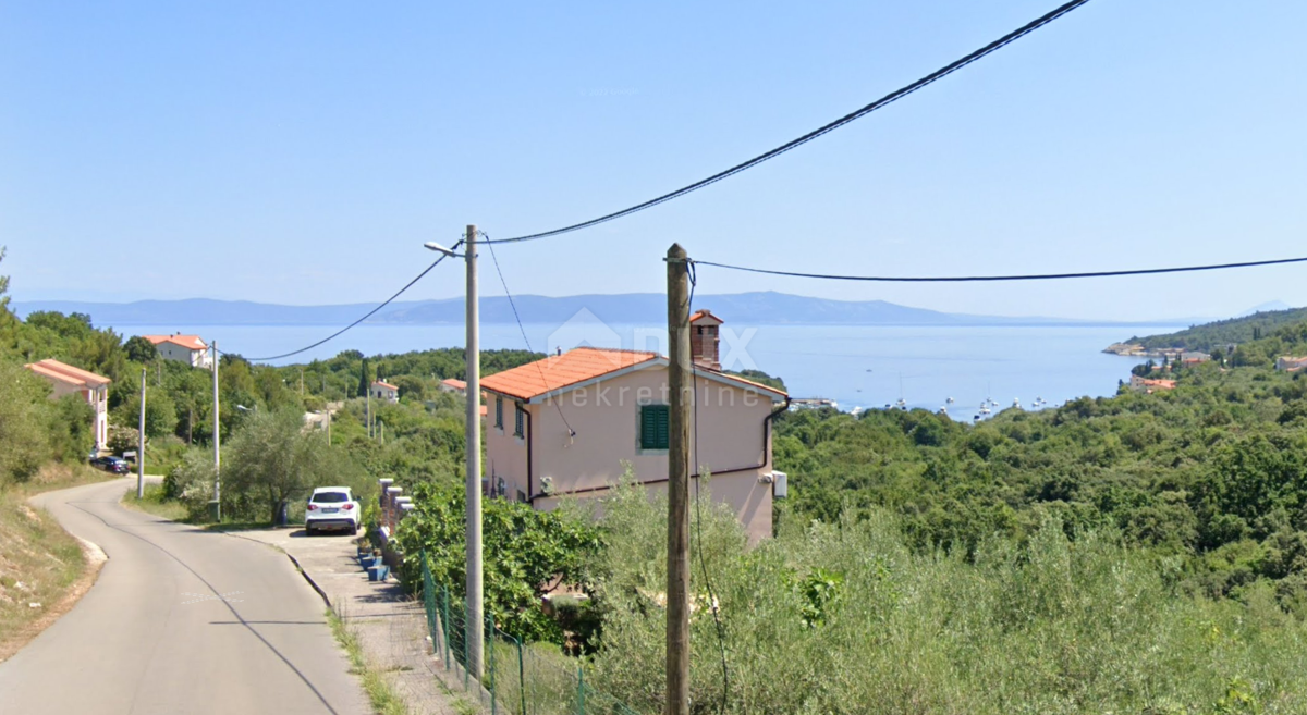 LABIN, SVETA MARINA- vecchia casa con terreno edificabile 435m2, con vista mare e progetto concettuale