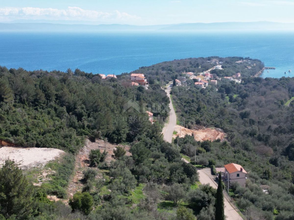 LABIN, SVETA MARINA- vecchia casa con terreno edificabile 435m2, con vista mare e progetto concettuale