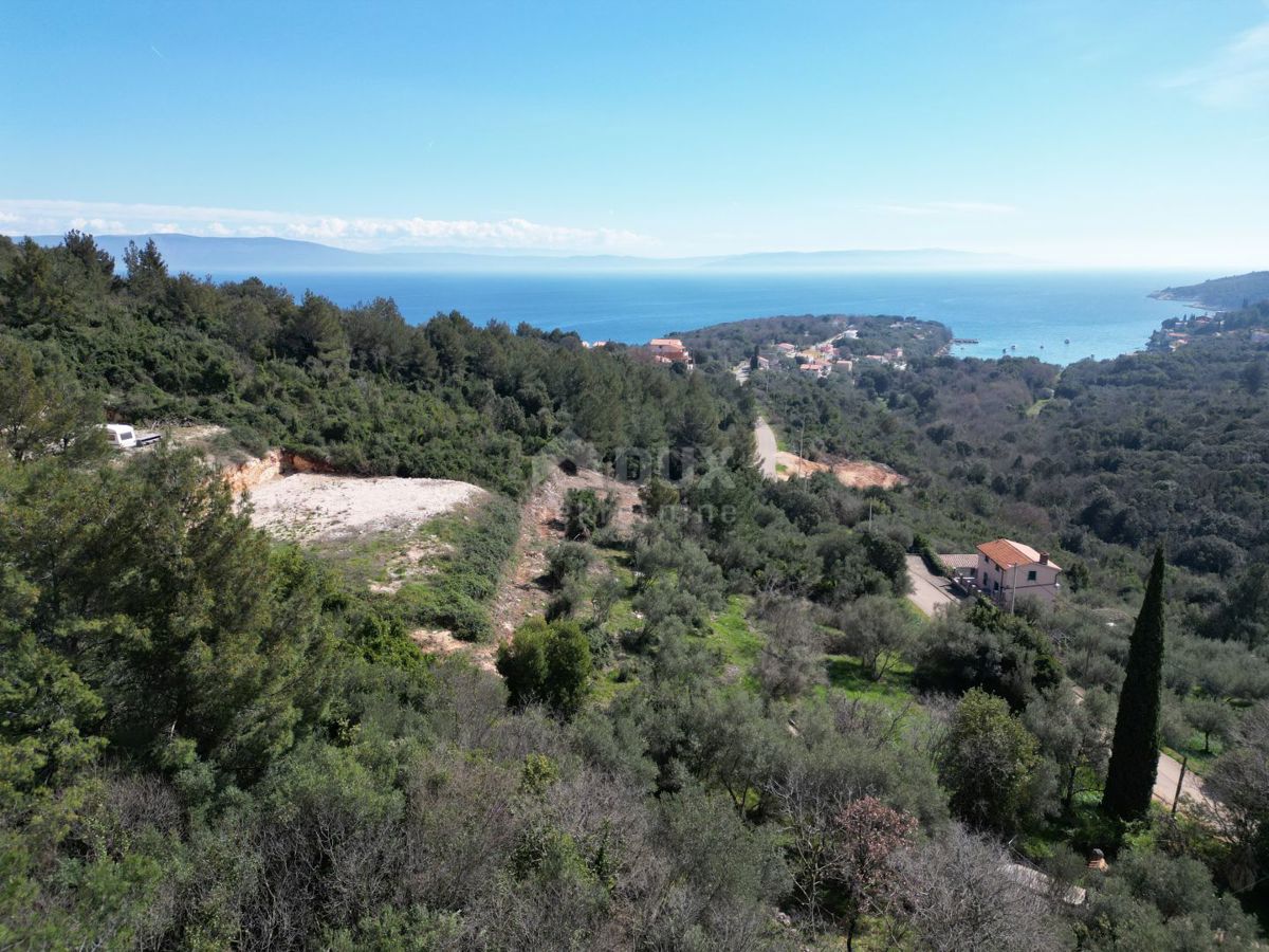 LABIN, SVETA MARINA- vecchia casa con terreno edificabile 435m2, con vista mare e progetto concettuale