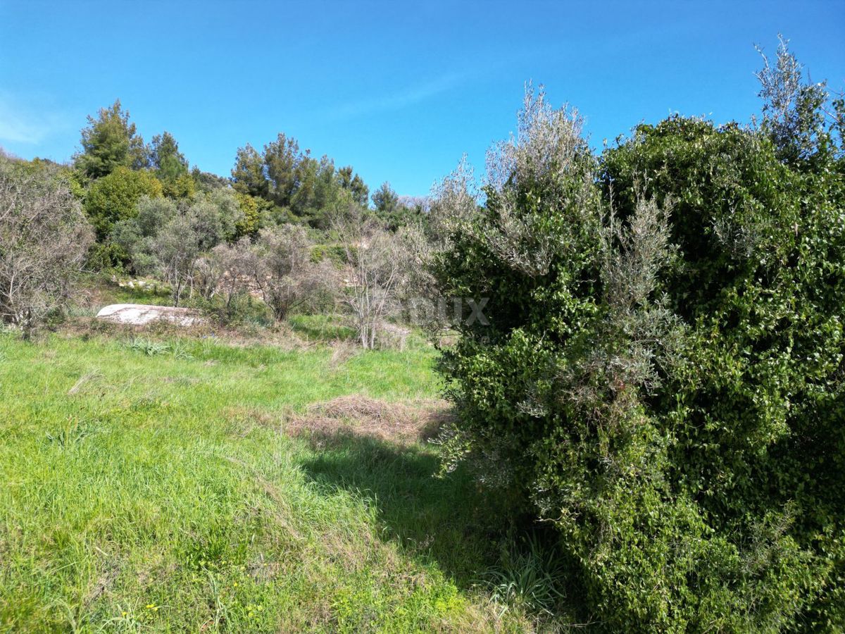 LABIN, SVETA MARINA- vecchia casa con terreno edificabile 435m2, con vista mare e progetto concettuale