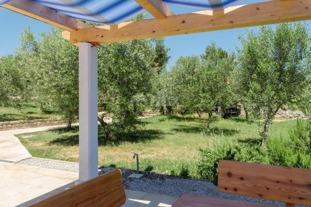 ISTRIA, RABAC (dintorni) - Spaziosa casa con piscina, prima fila dal mare, vista mare. Una rarità sul mercato!