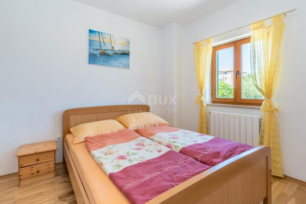 ISTRIA, RABAC (dintorni) - Spaziosa casa con piscina, prima fila dal mare, vista mare. Una rarità sul mercato!