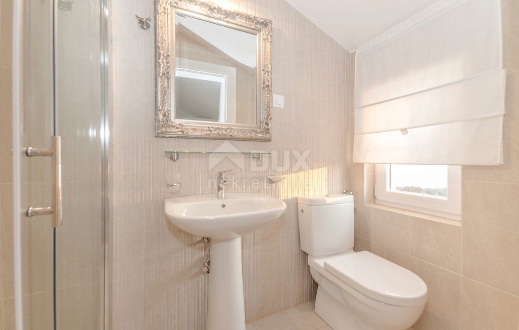 ISOLA DI PAG, NOVALJA - casa autoctona in pietra con piscina