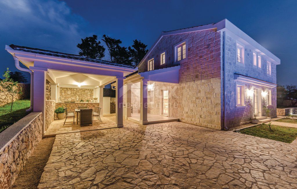 ISOLA DI PAG, NOVALJA - casa autoctona in pietra con piscina