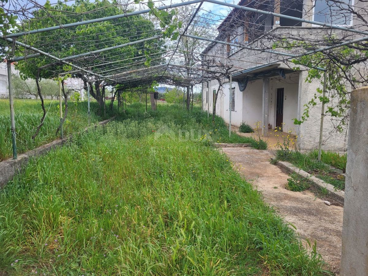 SVETI FILIP I JAKOV, SIKVO - piano terra con giardino per adattamento