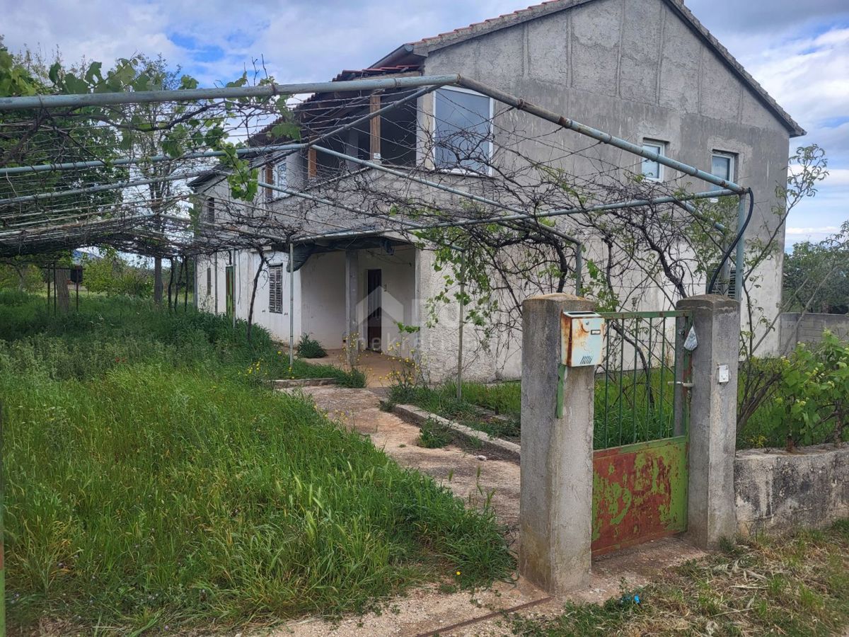 SVETI FILIP I JAKOV, SIKVO - piano terra con giardino per adattamento