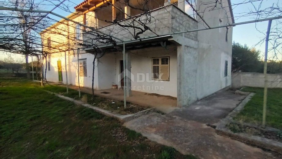 SVETI FILIP I JAKOV, SIKVO - piano terra con giardino per adattamento