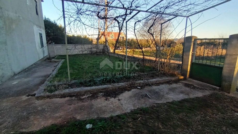 SVETI FILIP I JAKOV, SIKVO - piano terra con giardino per adattamento