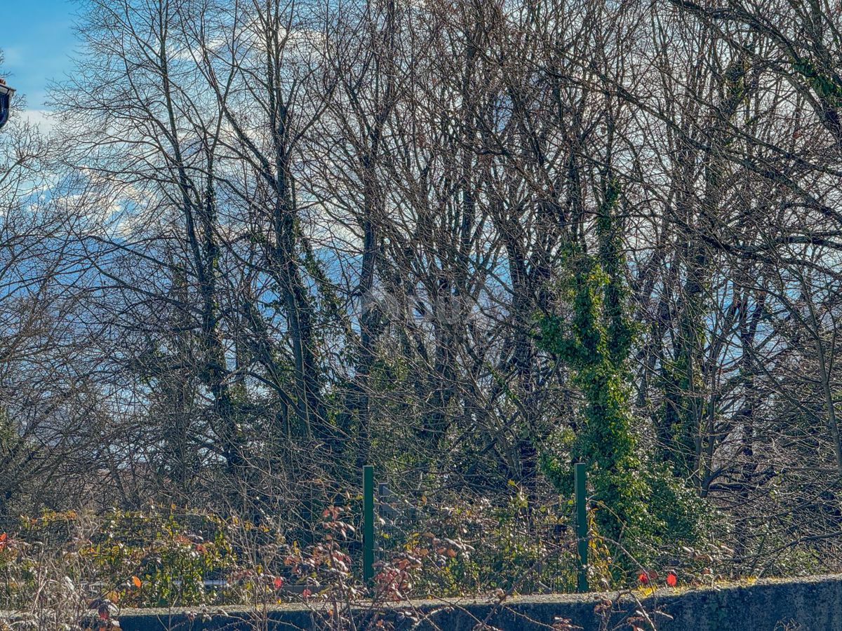 OPATIJA, POBRI - terreno di 2875 m2 per la costruzione di diversi edifici o ville con piscina vicino a Opatija