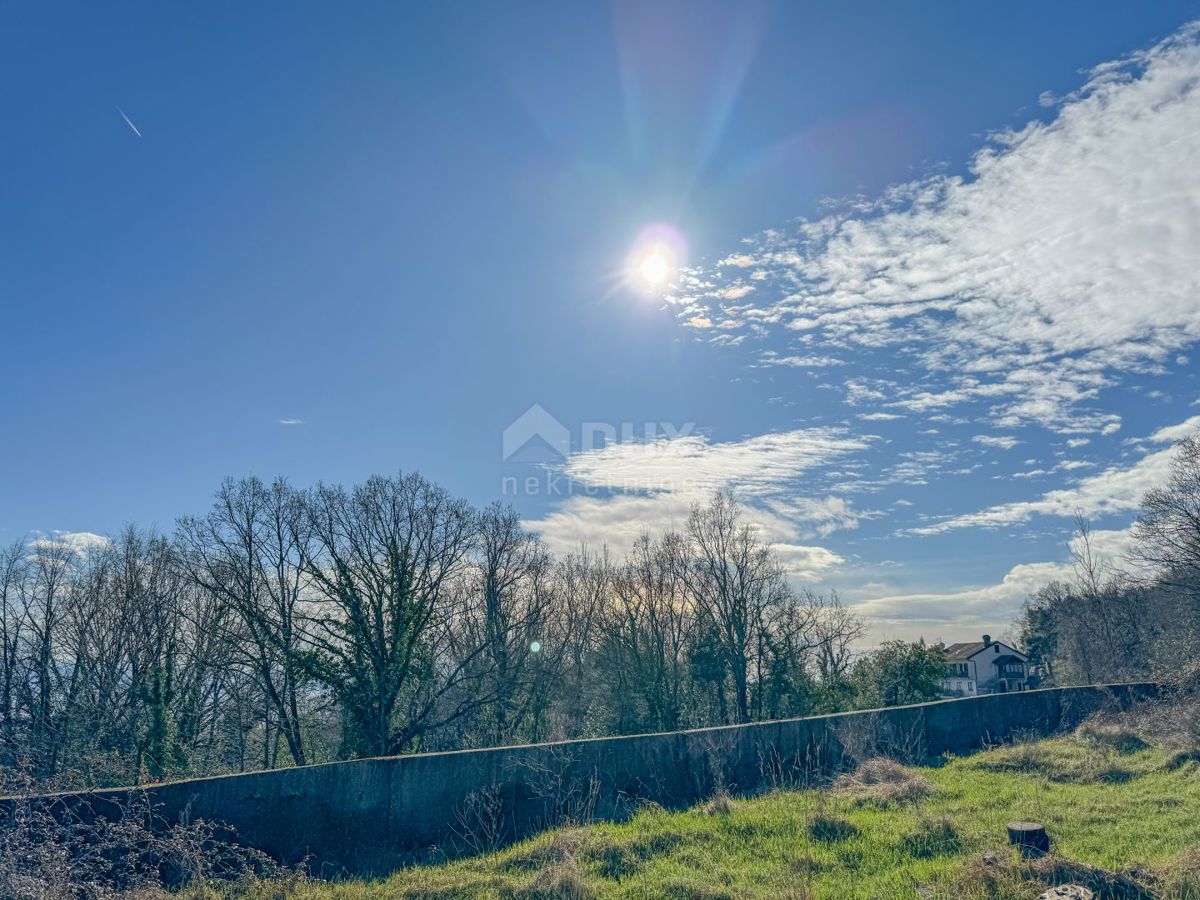 OPATIJA, POBRI - terreno di 2875 m2 per la costruzione di diversi edifici o ville con piscina vicino a Opatija