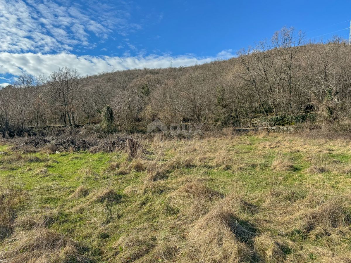 OPATIJA, POBRI - terreno di 2875 m2 per la costruzione di diversi edifici o ville con piscina vicino a Opatija