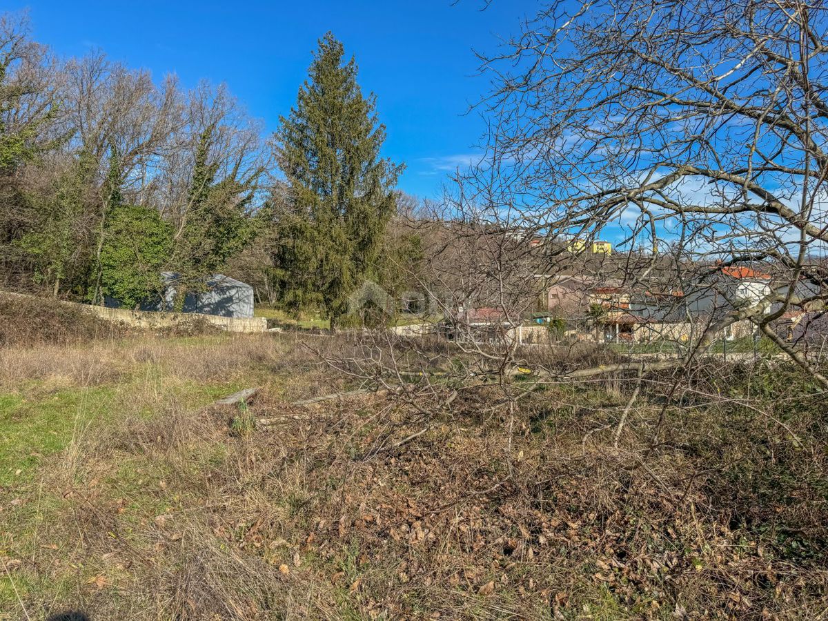 OPATIJA, POBRI - terreno di 2875 m2 per la costruzione di diversi edifici o ville con piscina vicino a Opatija