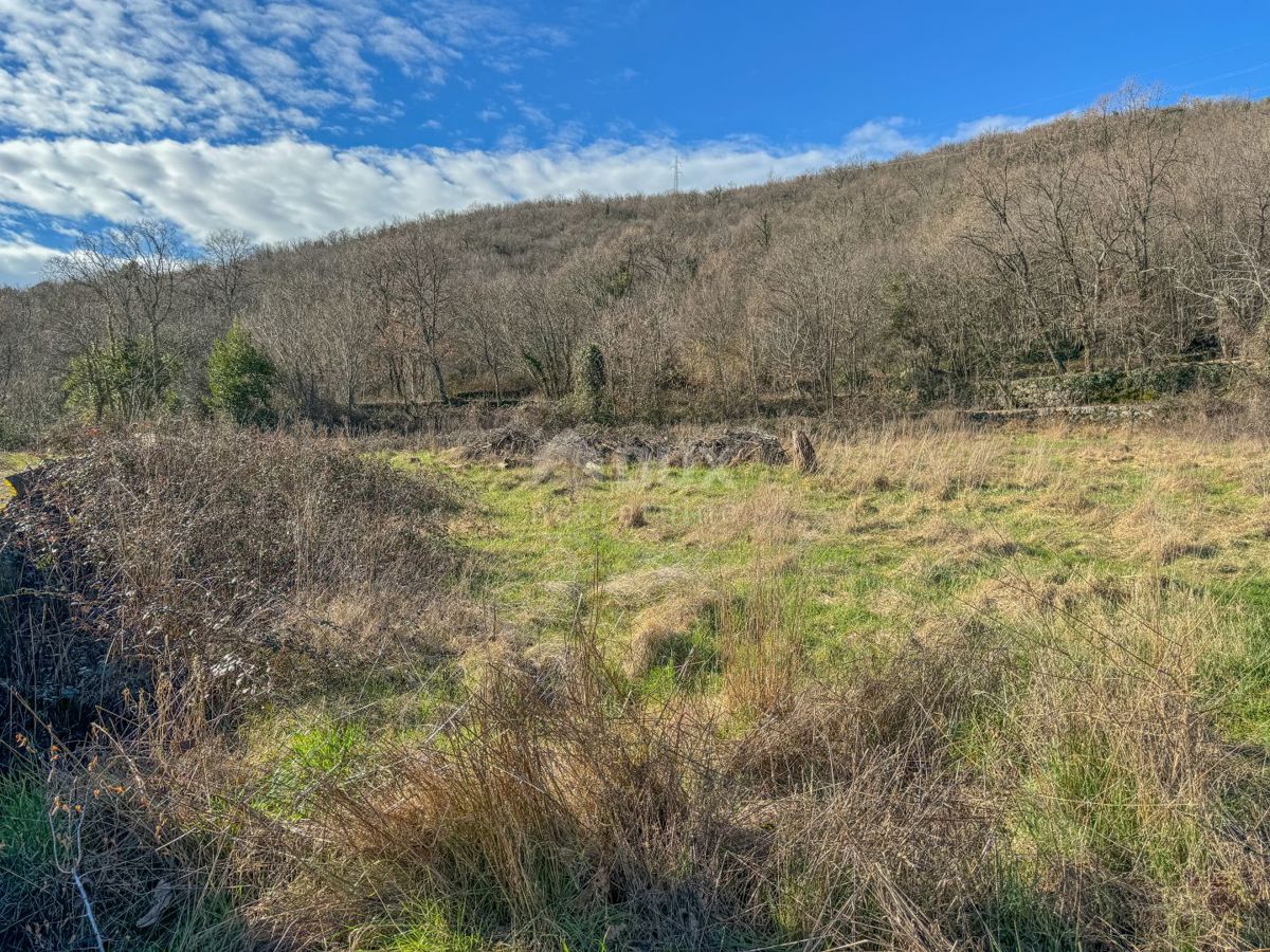 OPATIJA, POBRI - terreno di 2875 m2 per la costruzione di diversi edifici o ville con piscina vicino a Opatija