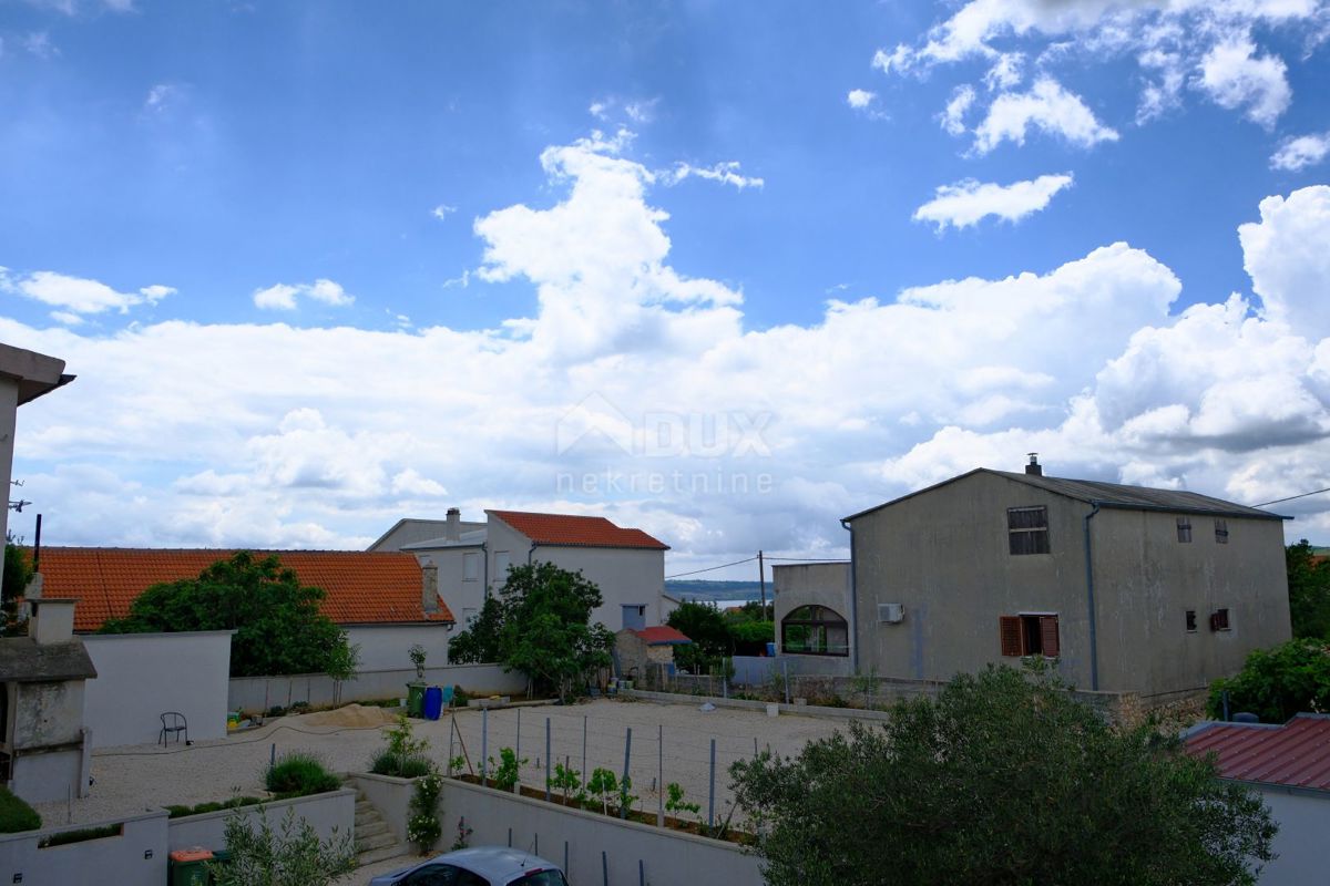 ZADAR, MASLENICA - Incantevole villa in pietra con piscina vicino al mare