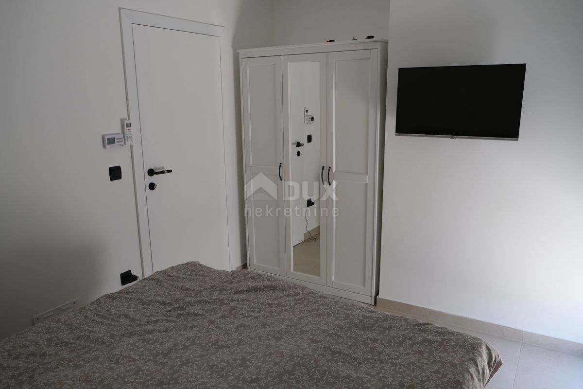 ZADAR, MASLENICA - Incantevole villa in pietra con piscina vicino al mare