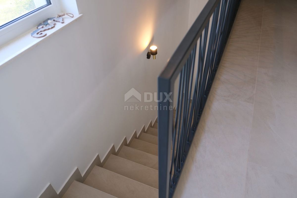 ZADAR, MASLENICA - Incantevole villa in pietra con piscina vicino al mare