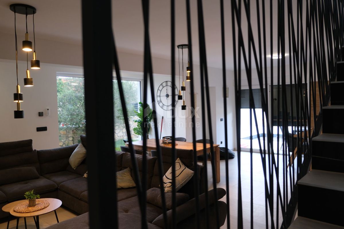 ZADAR, MASLENICA - Incantevole villa in pietra con piscina vicino al mare