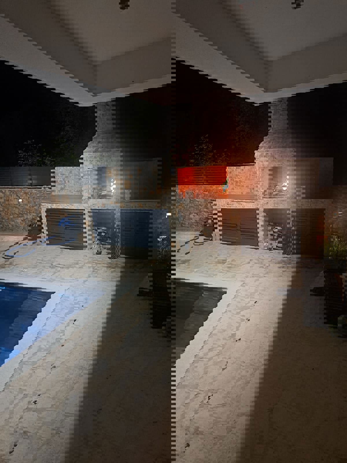 ZADAR, MASLENICA - Incantevole villa in pietra con piscina vicino al mare