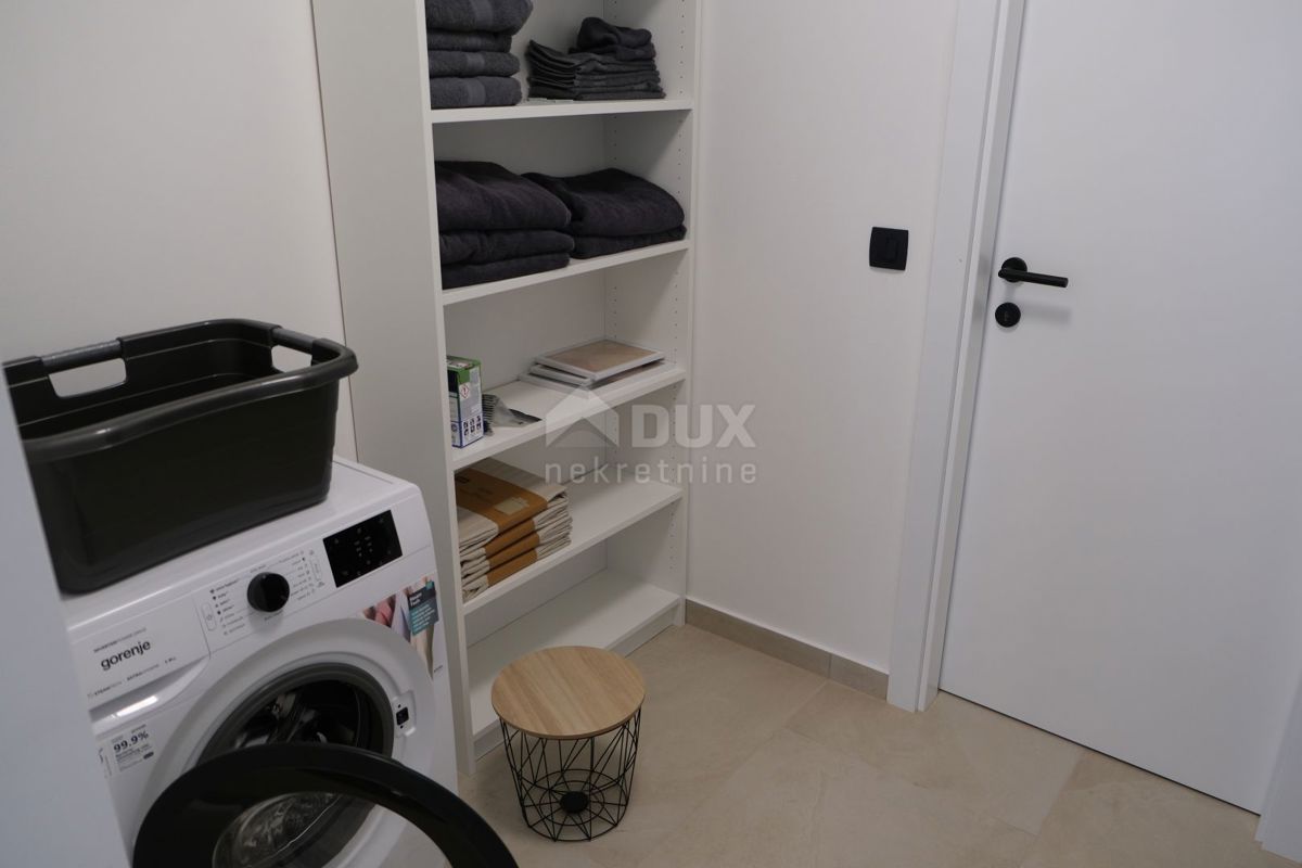 ZADAR, MASLENICA - Incantevole villa in pietra con piscina vicino al mare