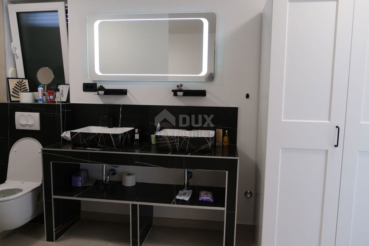 ZADAR, MASLENICA - Incantevole villa in pietra con piscina vicino al mare