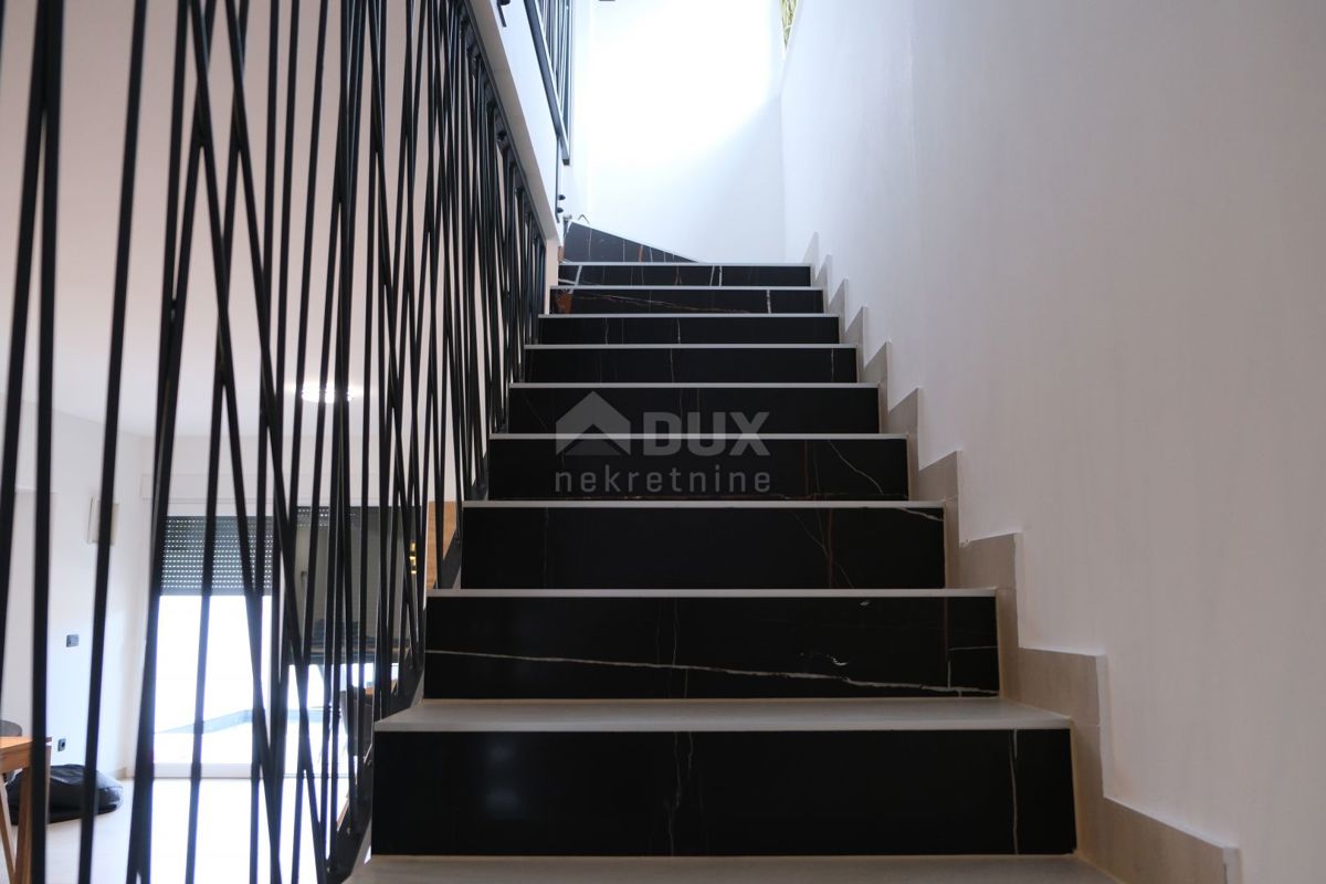 ZADAR, MASLENICA - Incantevole villa in pietra con piscina vicino al mare