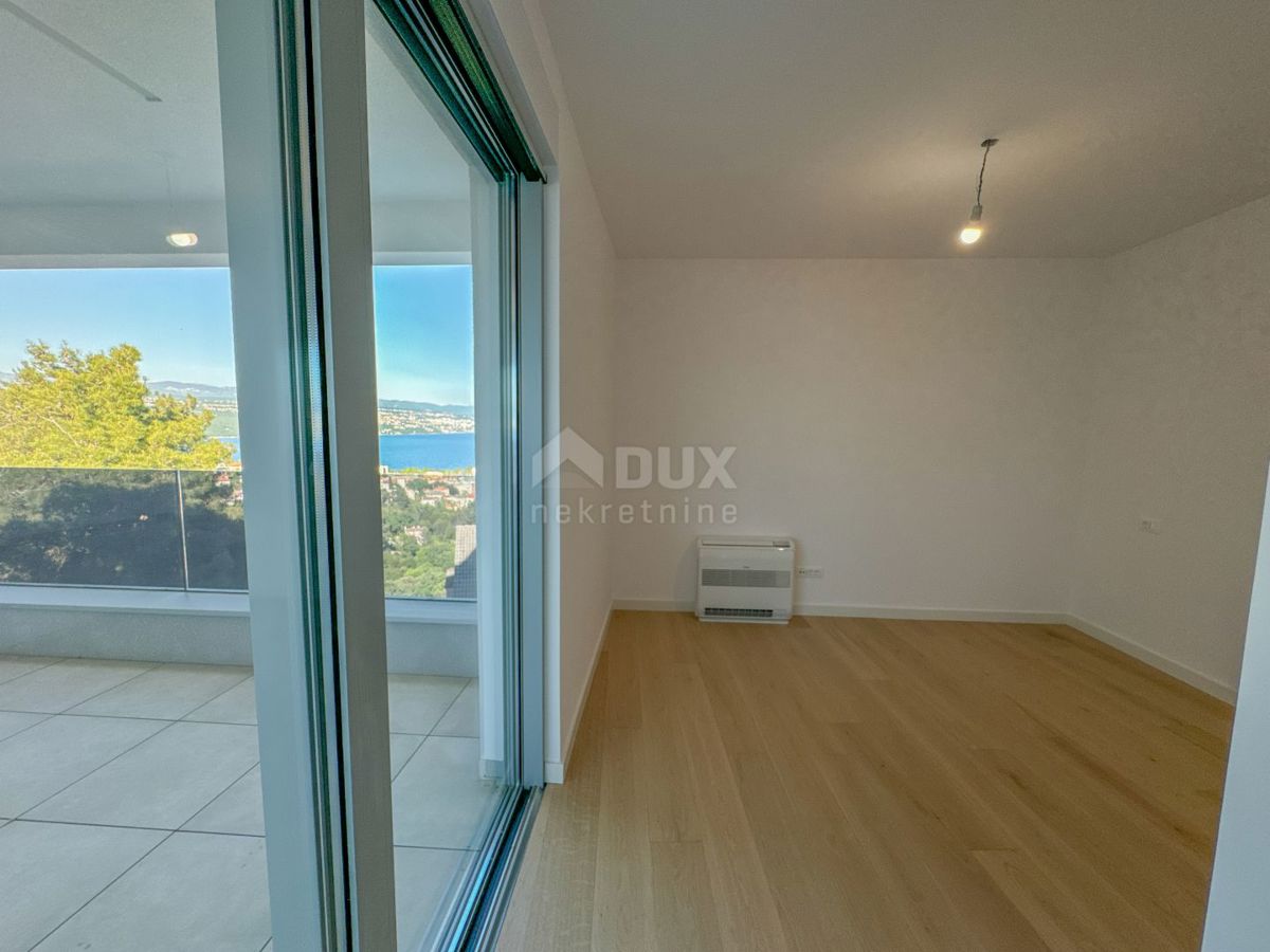 OPATIJA, CENTRO - appartamento in una nuova costruzione con vista mare, piscina condominiale, garage