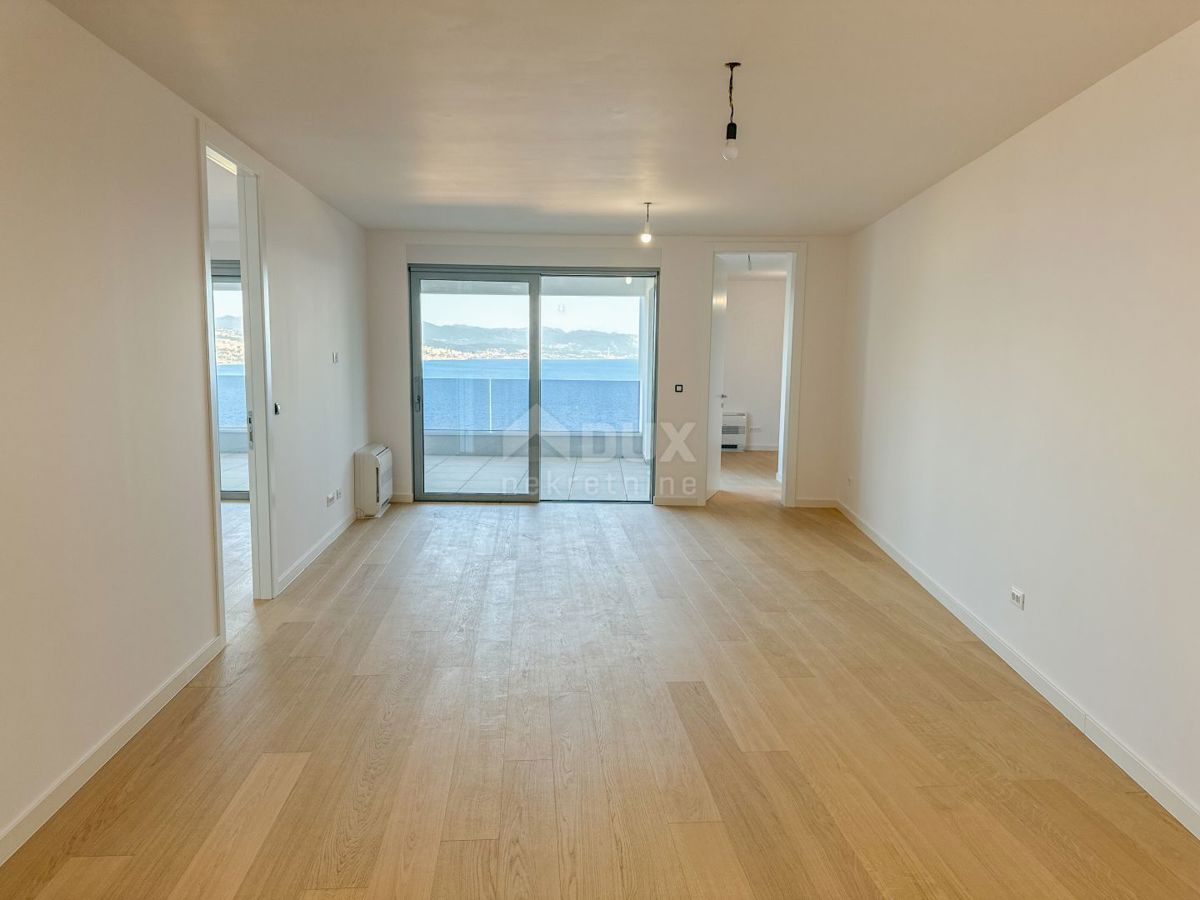 OPATIJA, CENTRO - appartamento in una nuova costruzione con vista mare, piscina condominiale, garage