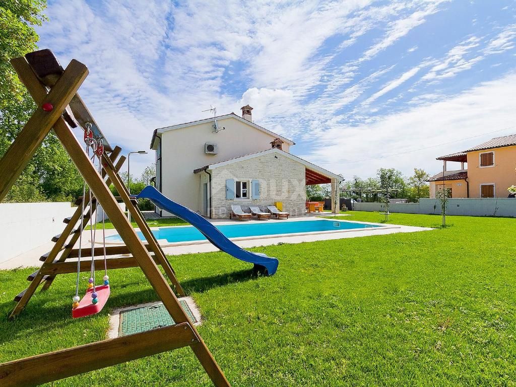 ISTRIA, MARČANA - Villa in pietra in un insediamento privato