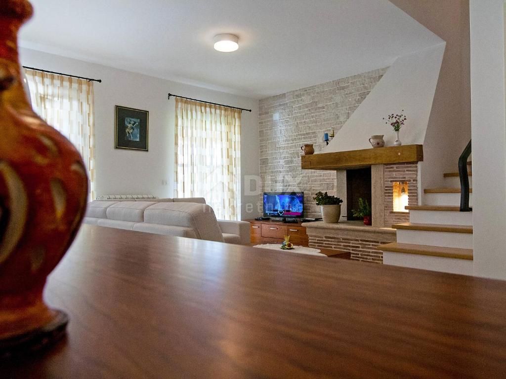 ISTRIA, MARČANA - Villa in pietra in un insediamento privato