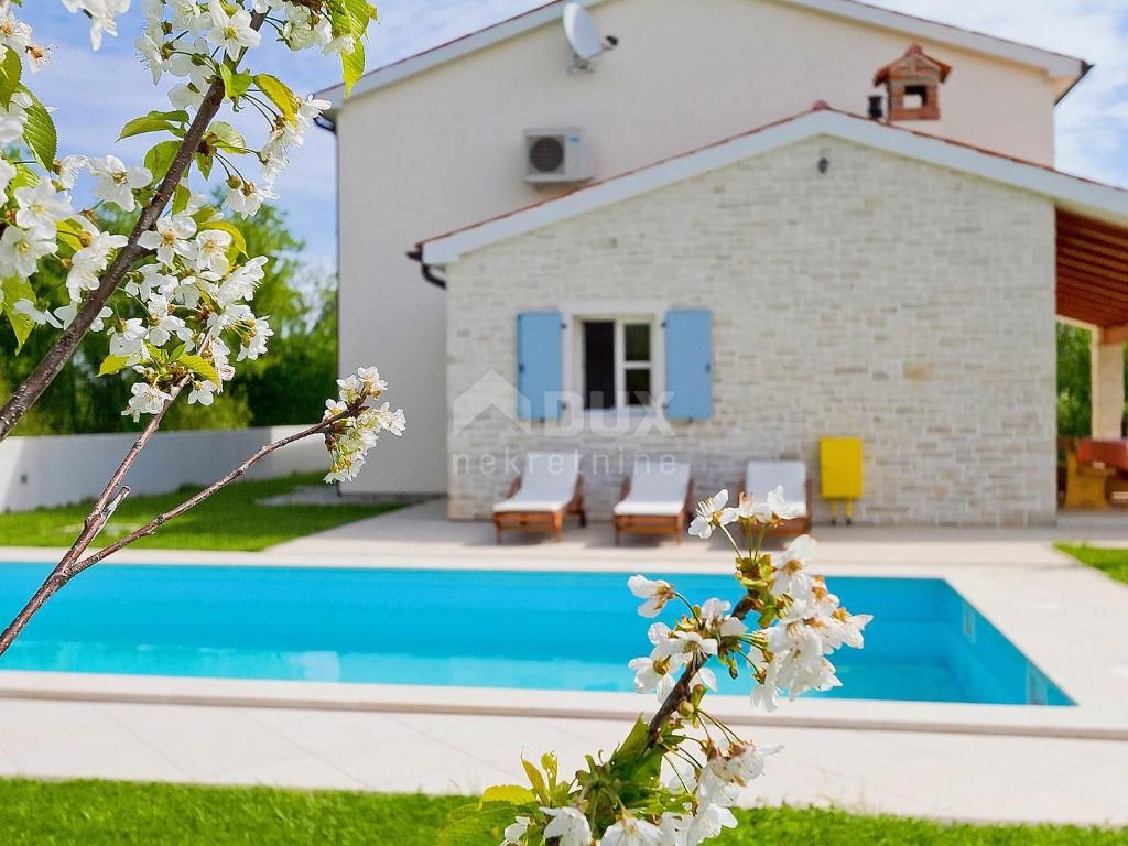 ISTRIA, MARČANA - Villa in pietra in un insediamento privato