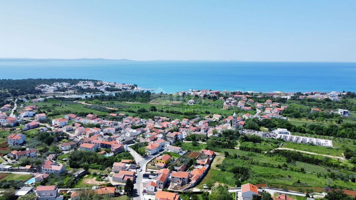 ZADAR, ZATON - Terreno edificabile con progetto per una villa con piscina!