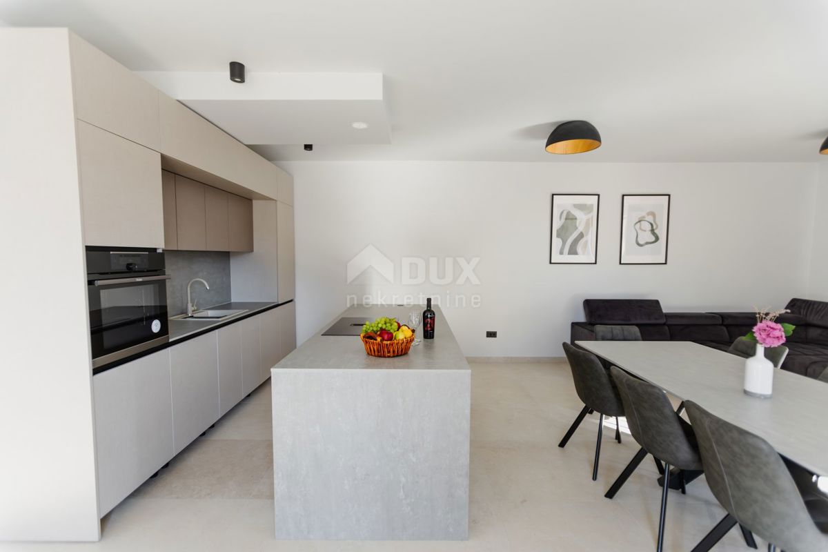 ISOLA DI PAG, MANDRE - esclusiva casa bifamiliare con piscina.