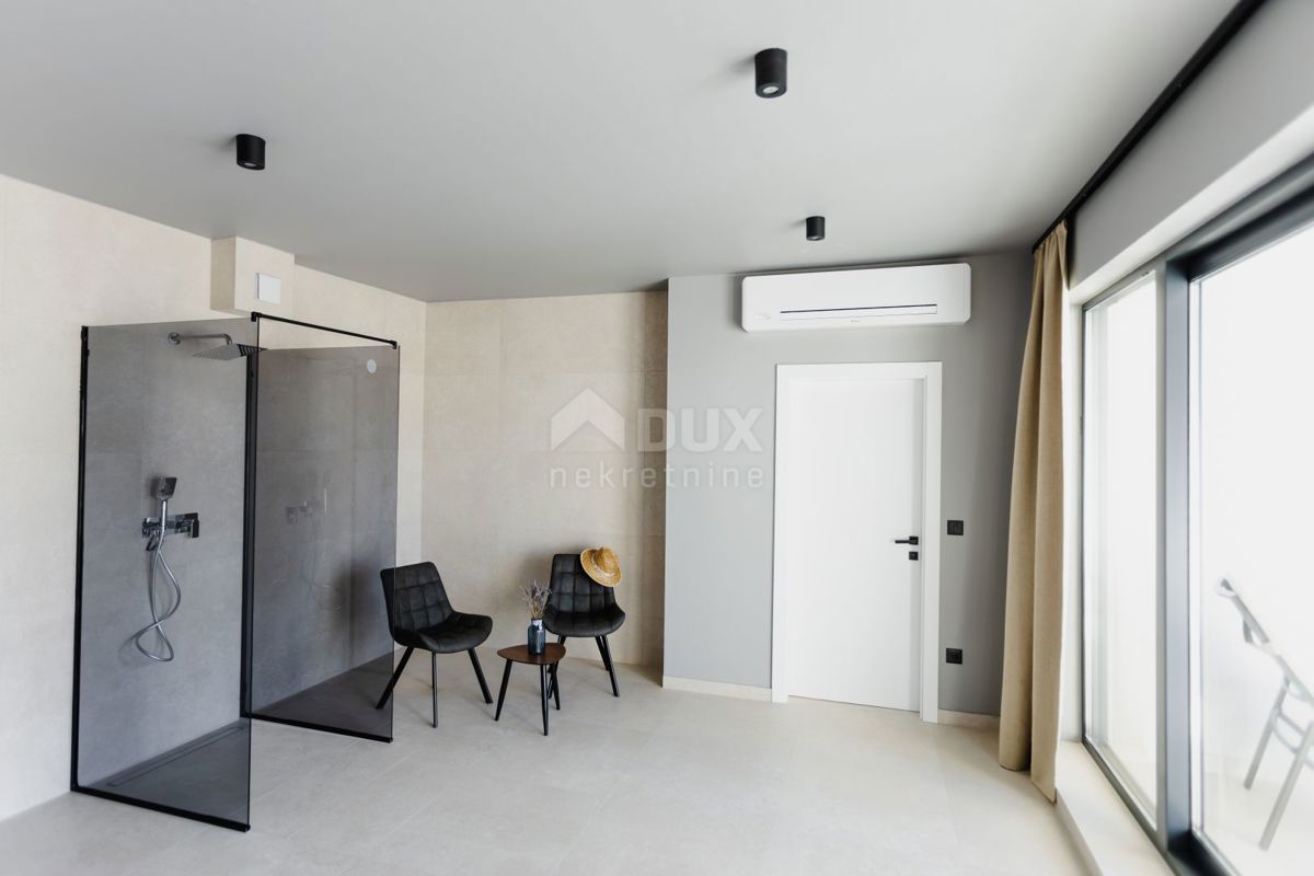 ISOLA DI PAG, MANDRE - esclusiva casa bifamiliare con piscina.