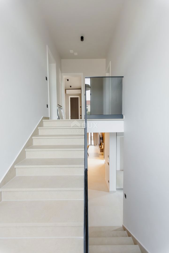 ISOLA DI PAG, MANDRE - esclusiva casa bifamiliare con piscina.