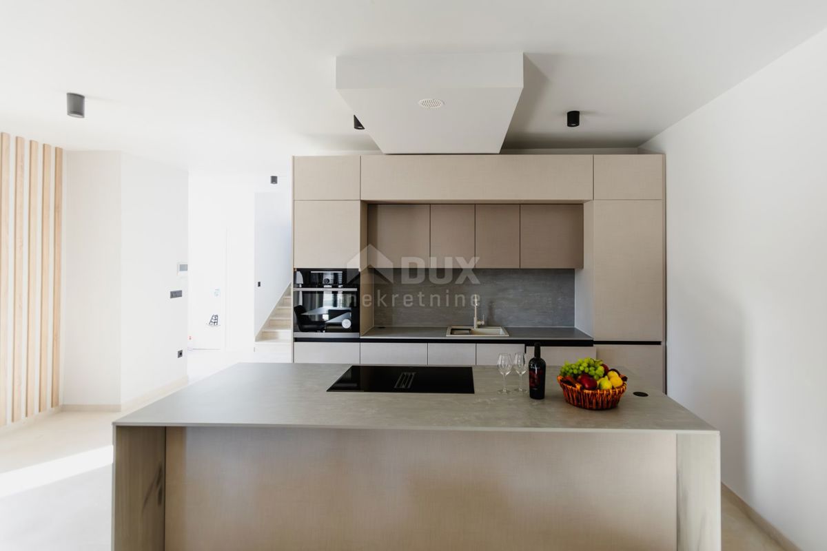 ISOLA DI PAG, MANDRE - esclusiva casa bifamiliare con piscina.