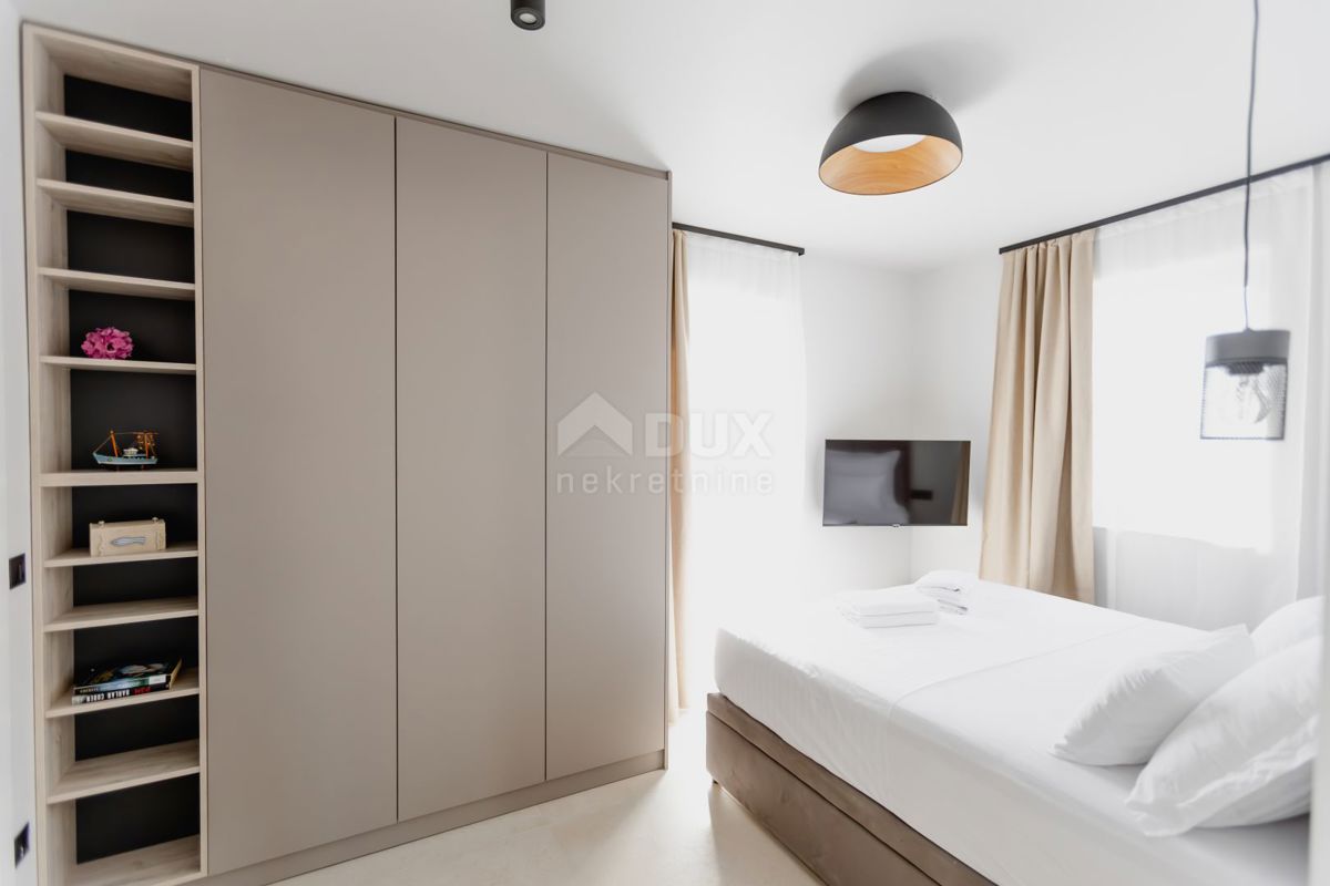 ISOLA DI PAG, MANDRE - esclusiva casa bifamiliare con piscina.