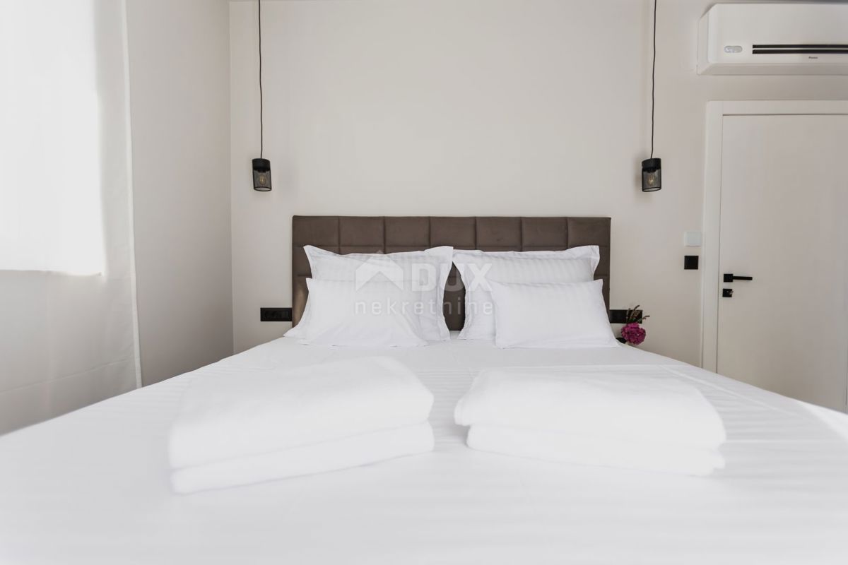 ISOLA DI PAG, MANDRE - esclusiva casa bifamiliare con piscina.