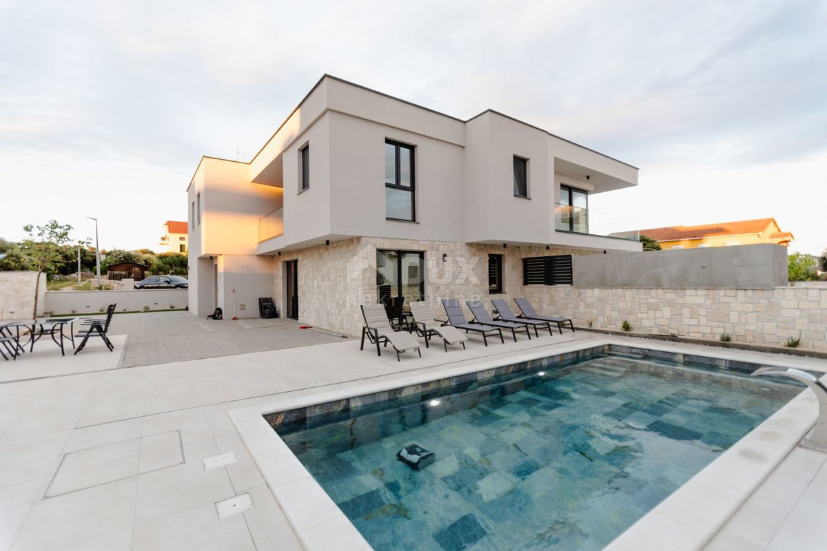 ISOLA DI PAG, MANDRE - esclusiva casa bifamiliare con piscina.