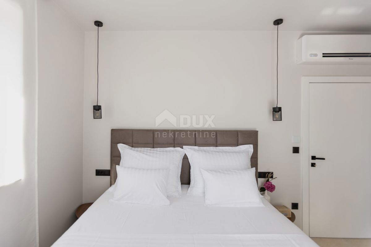 ISOLA DI PAG, MANDRE - esclusiva casa bifamiliare con piscina.