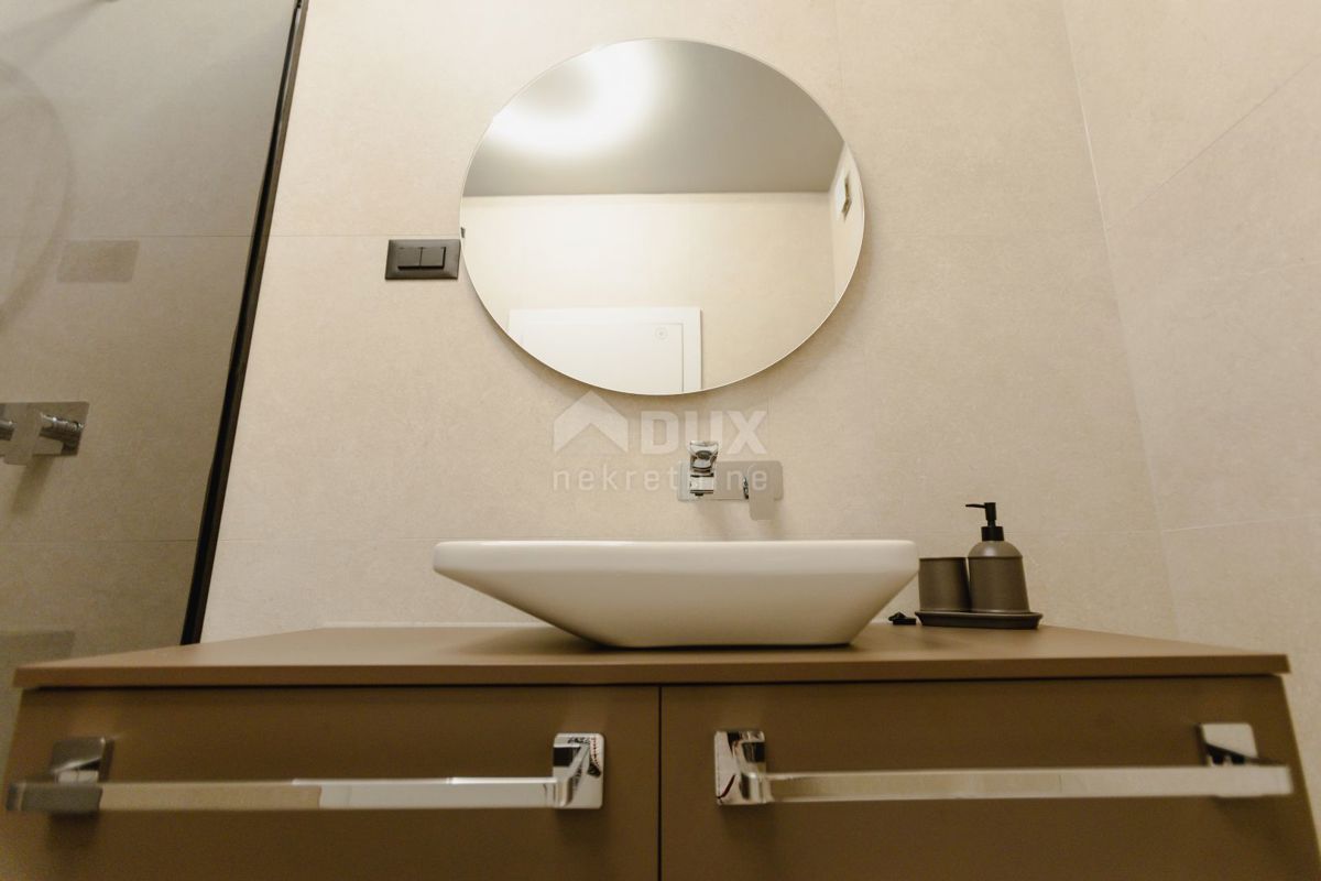 ISOLA DI PAG, MANDRE - esclusiva casa bifamiliare con piscina.