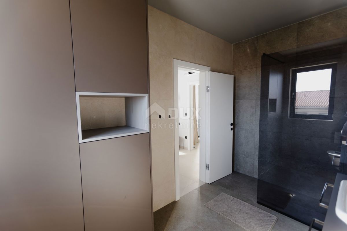 ISOLA DI PAG, MANDRE - esclusiva casa bifamiliare con piscina.