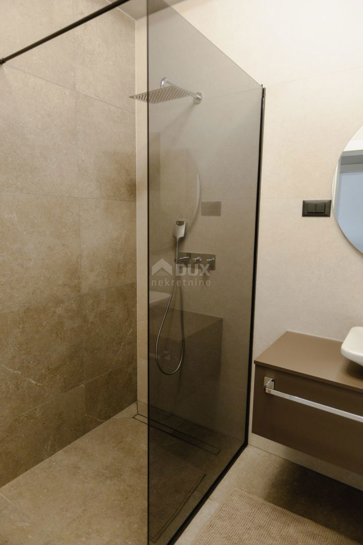 ISOLA DI PAG, MANDRE - esclusiva casa bifamiliare con piscina.