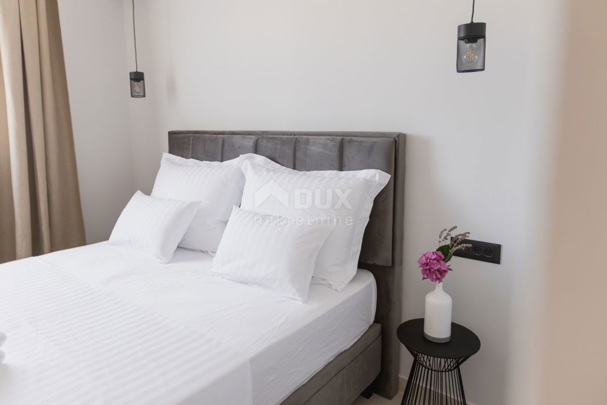 ISOLA DI PAG, MANDRE - esclusiva casa bifamiliare con piscina.